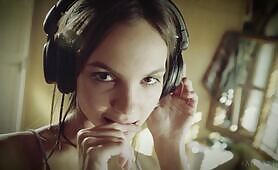 Analise Sing A Song